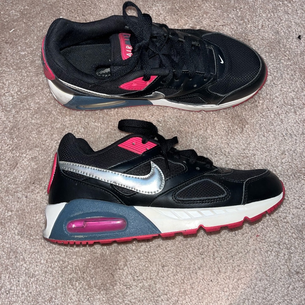 Womens size 8 black and pink Nike AirMax
